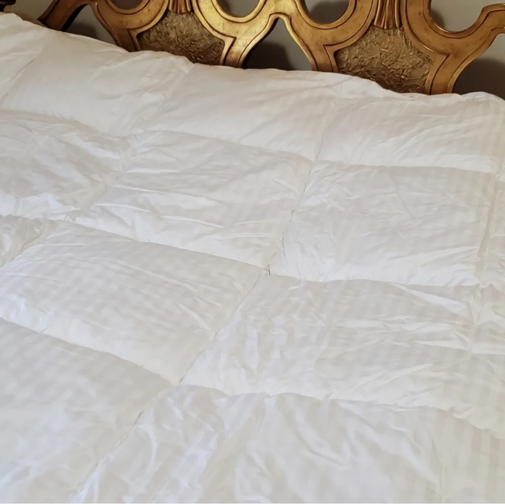New Made For Westin Hotels & Resorts Down Alternative Comforter. Size Queen.